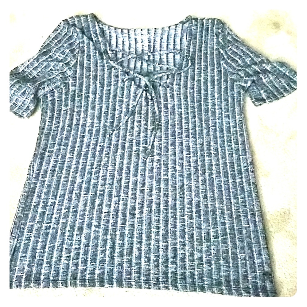 American Eagle Lace Up Tshirt Size Large